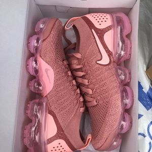 NEW PINK VAPORMAX NEW WITH BOX